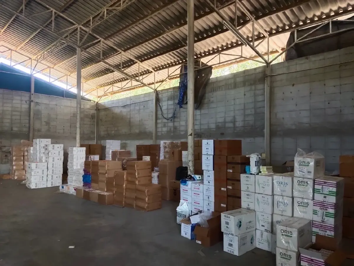 DSI  สนธิกำลังเข้าตรวจค้น ยึดบุหรี่และสุราเถื่อนเลี่ยงภาษี กว่า 500 ล้านบาท