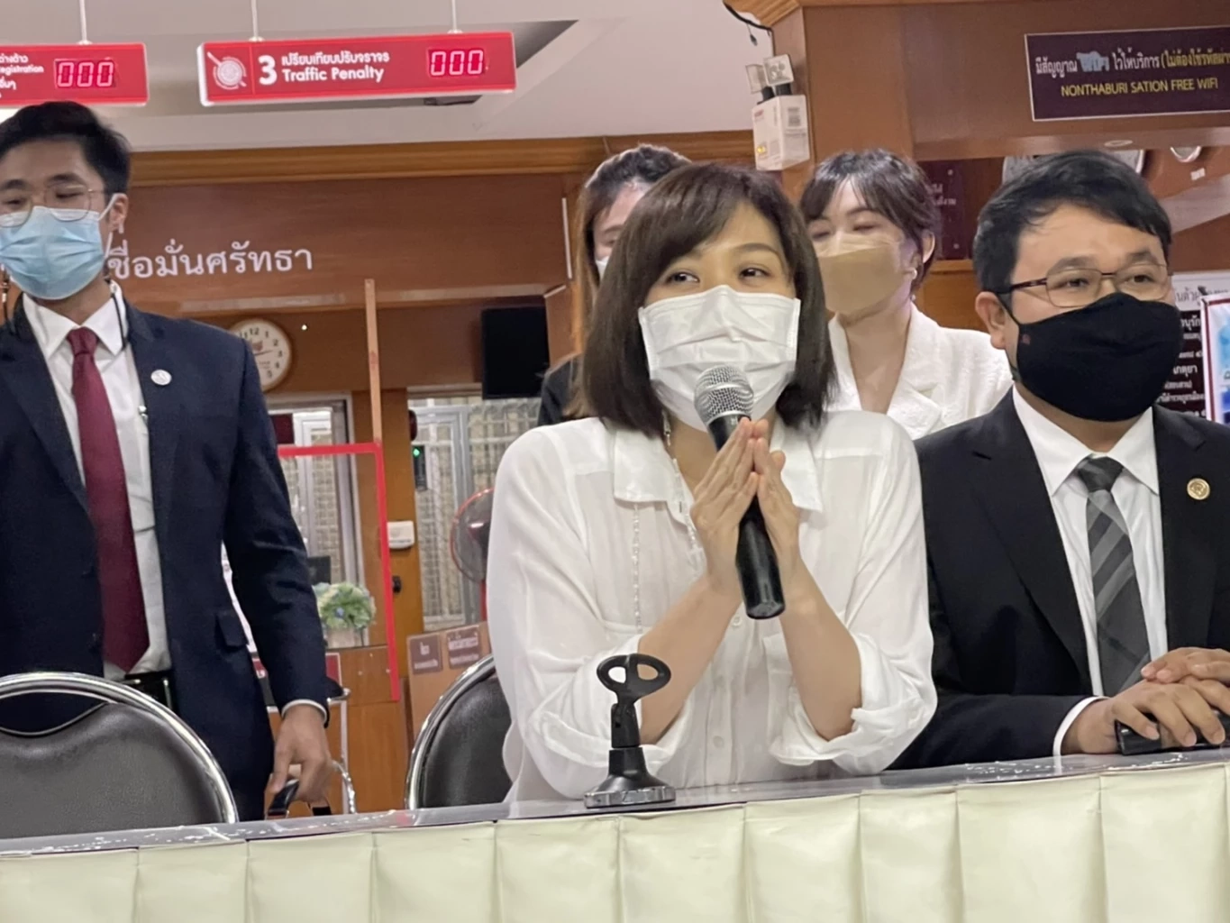 "โบ สุรัตนาวี สุวิพร" หรือ "โบ TK" นักร้องสาว 