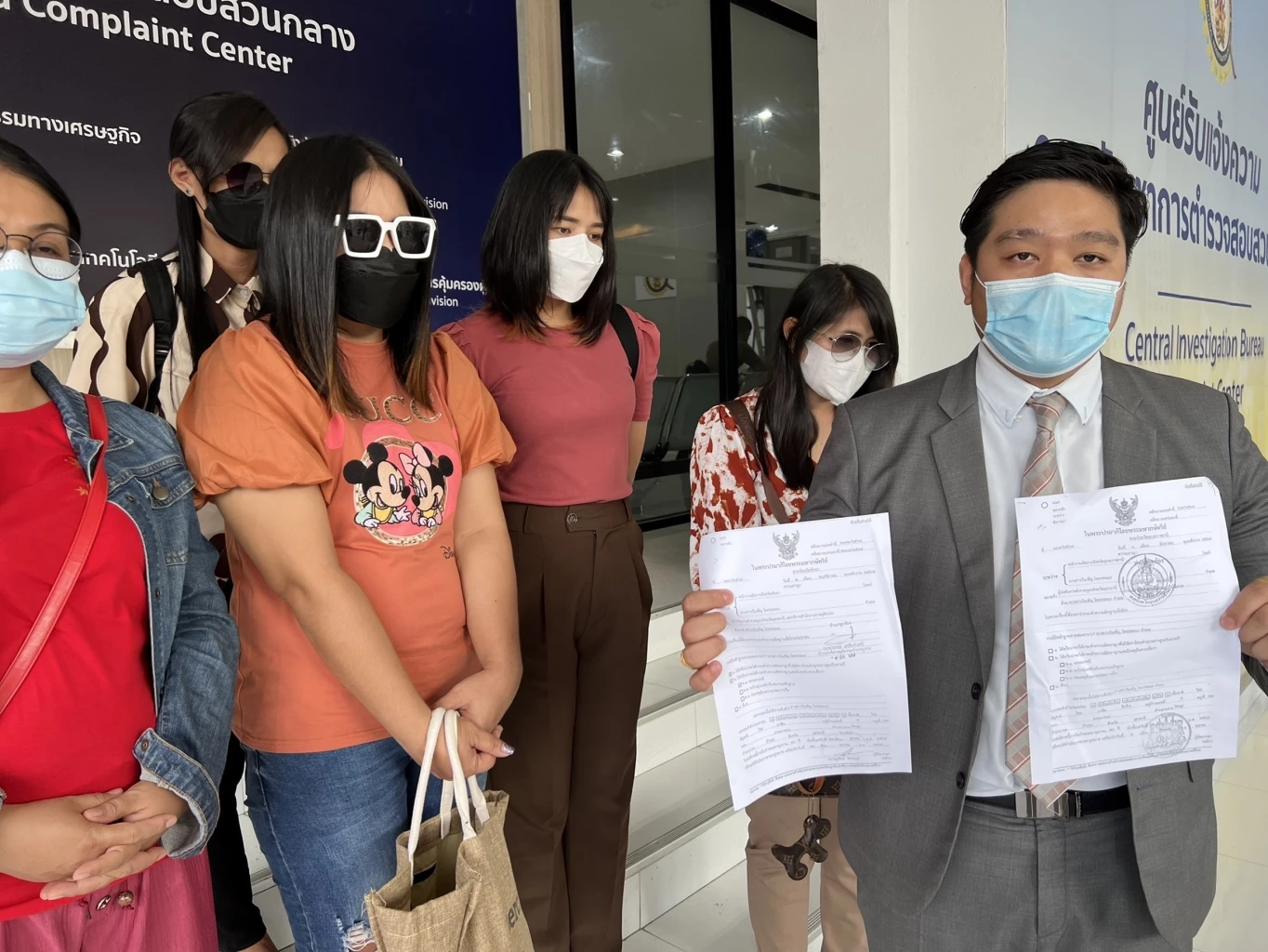 ล่าตัว “วันเพ็ญ” ไลฟ์สดตุ๋นขายทองคำ สูญเงินกว่า 300 ล้าน