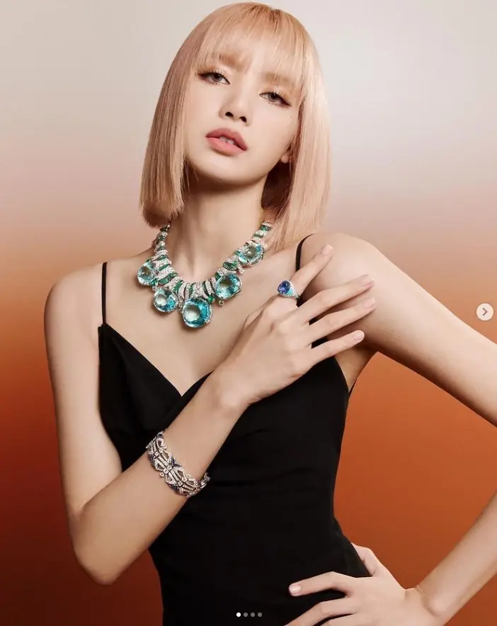 แห่ต้อนรับ  “ลิซ่า BLACKPINK” กลับไทย แฟนคลับกรี๊ดแตกดันแฮชแท็กพุ่งอันดับ 1