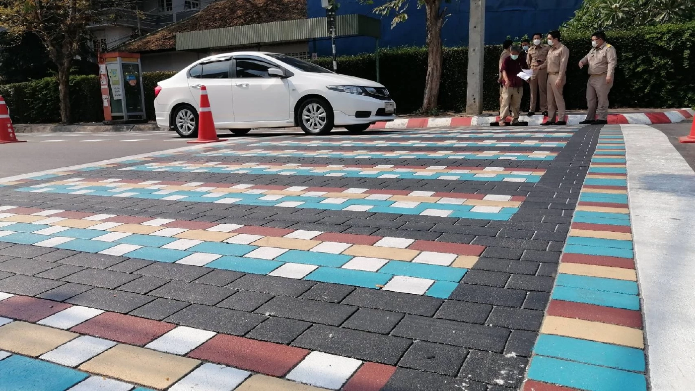 ไอเดียเก๋!ทางม้าลายนูนเหนือผิวพื้นยกระดับความปลอดภัย