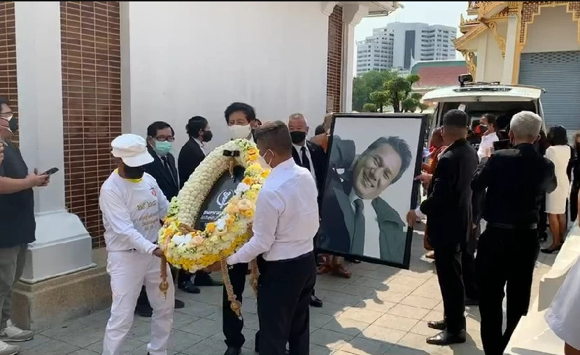 เคลื่อนย้ายร่าง "สรพงศ์ ชาตรี" ออกจากโรงพยาบาล ไปยัง ศาลากลางน้ำ วัดเทพศิรินทร์ เพื่อทำพิธีรดน้ำศพในเวลา 15.00 น. 