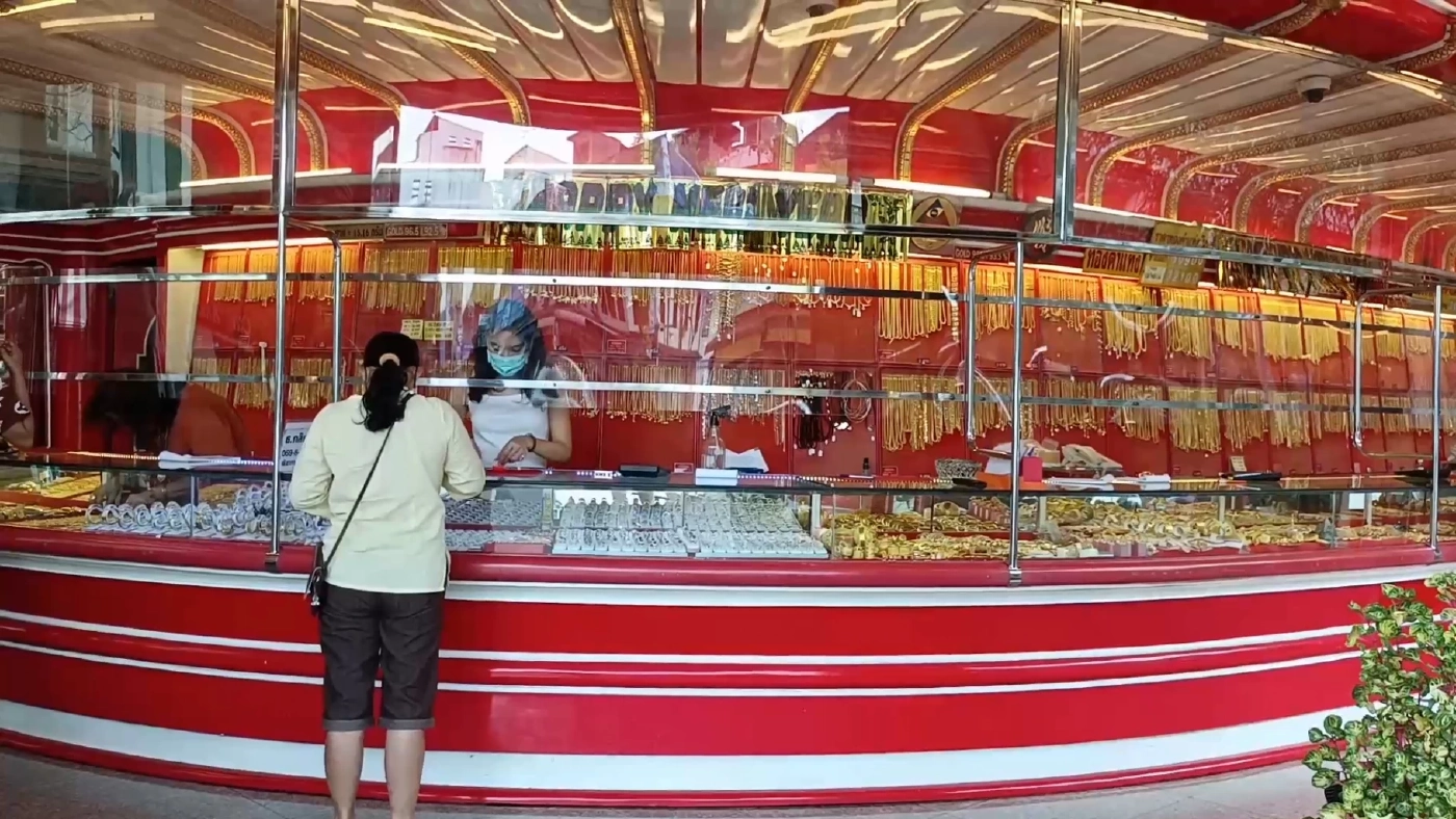 ชาวครังแห่ขายทอง