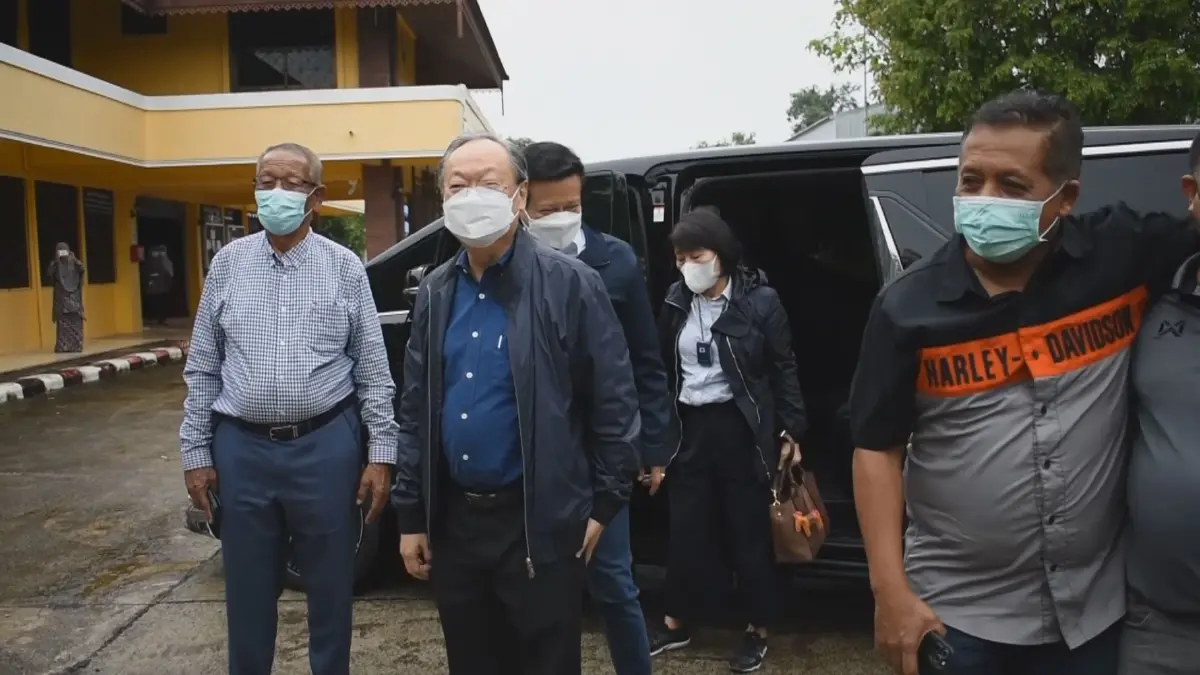 “สนธิรัตน์”ลุยใต้ควงแขนพ่อลูกตระกูล“ยันวอหะซัน”มอบถุงยังชีพ