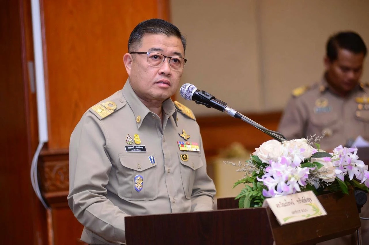 ดร.วิณะโรจน์  ทรัพย์ส่งสุข เลขาธิการ ส.ป.ก. 