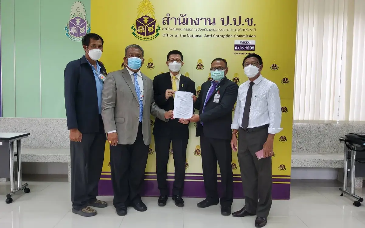 ร้องป.ป.ช.สอบผอ.โรงเรียนนครนายกฯจ้างครูต่างชาติส่อพิรุธ