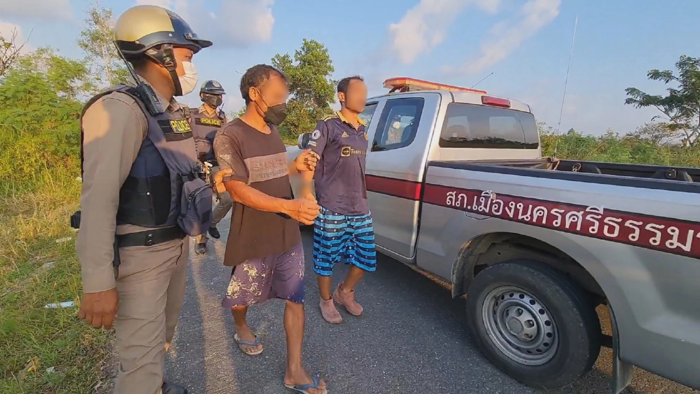 รวบ 2 หนุ่มลักเสาไฟโซลาร์เซลล์ คาหนังคาเขา อ้างแค่มาตัดหญ้าให้วัว