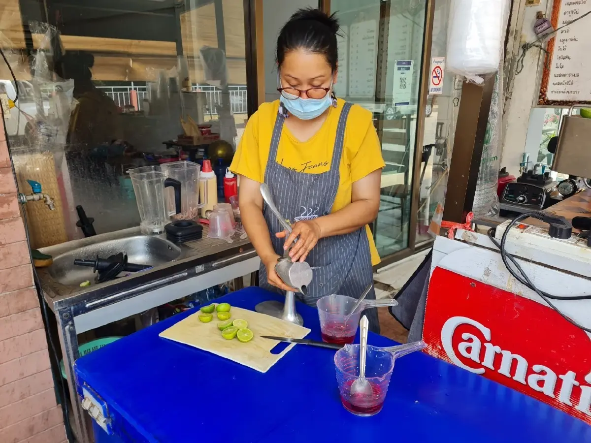 แม่ค้าร้านกาแฟ-น้ำปั่นโอด ราคามะนาวแพง ลูกละ5บาท