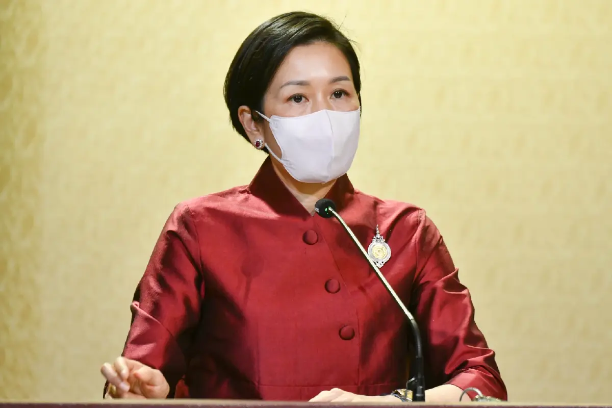 น.ส.รัชดา ธนาดิเรก รองโฆษกประจำสำนักนายกรัฐมนตรี 