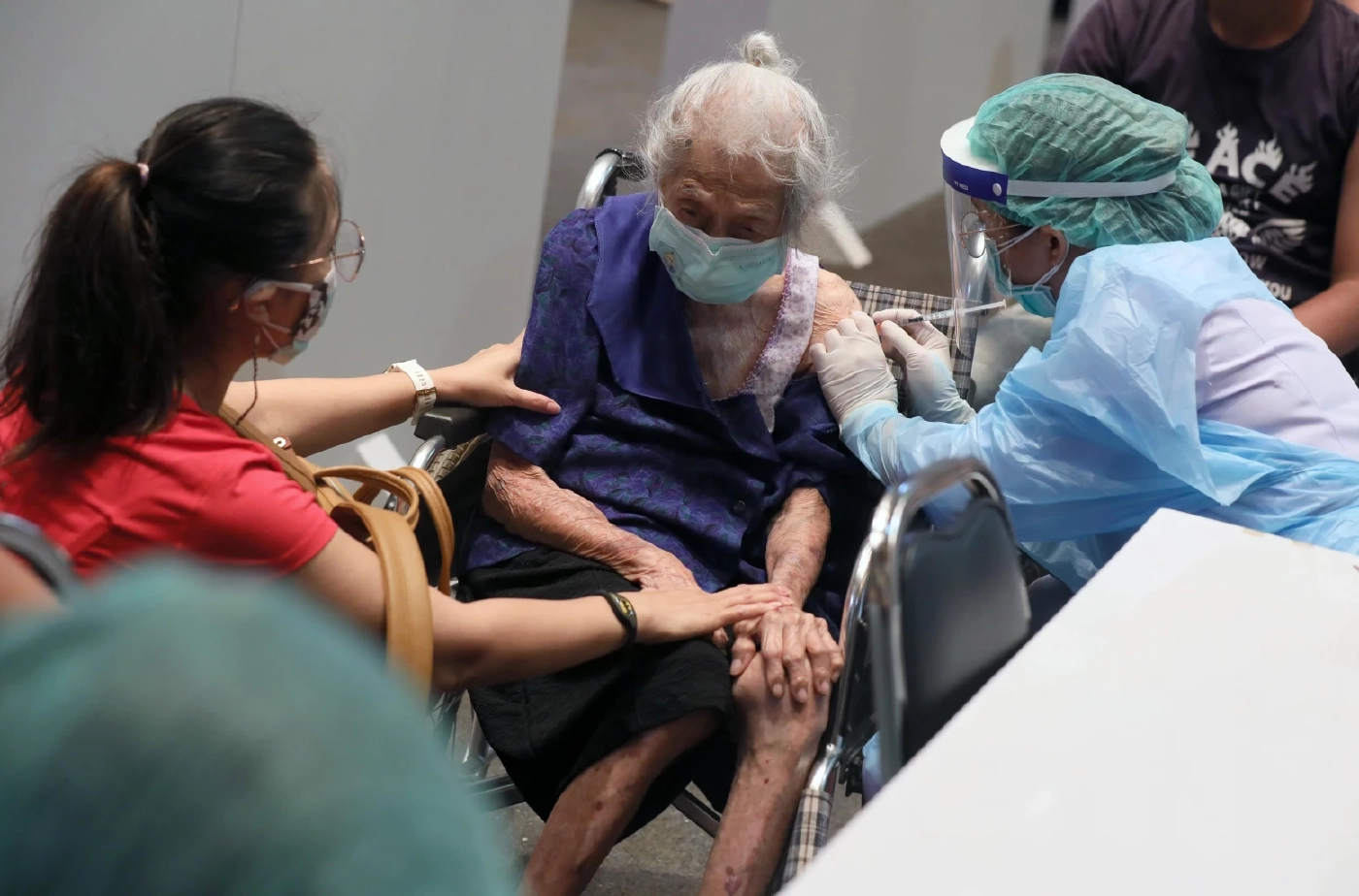 เร่งฉีดวัคซีนโควิด-19 ในกลุ่มเสี่ยง กลุ่มผู้สูงอายุ ที่ยังไม่ได้รับวัคซีนโควิด