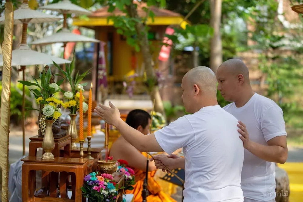 "ปอ-โรเบิร์ต" สึกจากพราหมณ์แล้ว จับตารายงานตัวตำรวจ 2 เม.ย.นี้