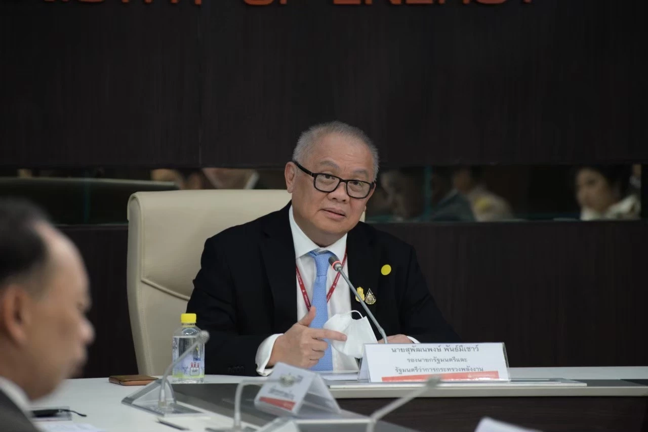 นายสุพัฒนพงษ์ พันธุ์มีเชาว์ รองนายกรัฐมนตรี และ รมว.พลังงาน