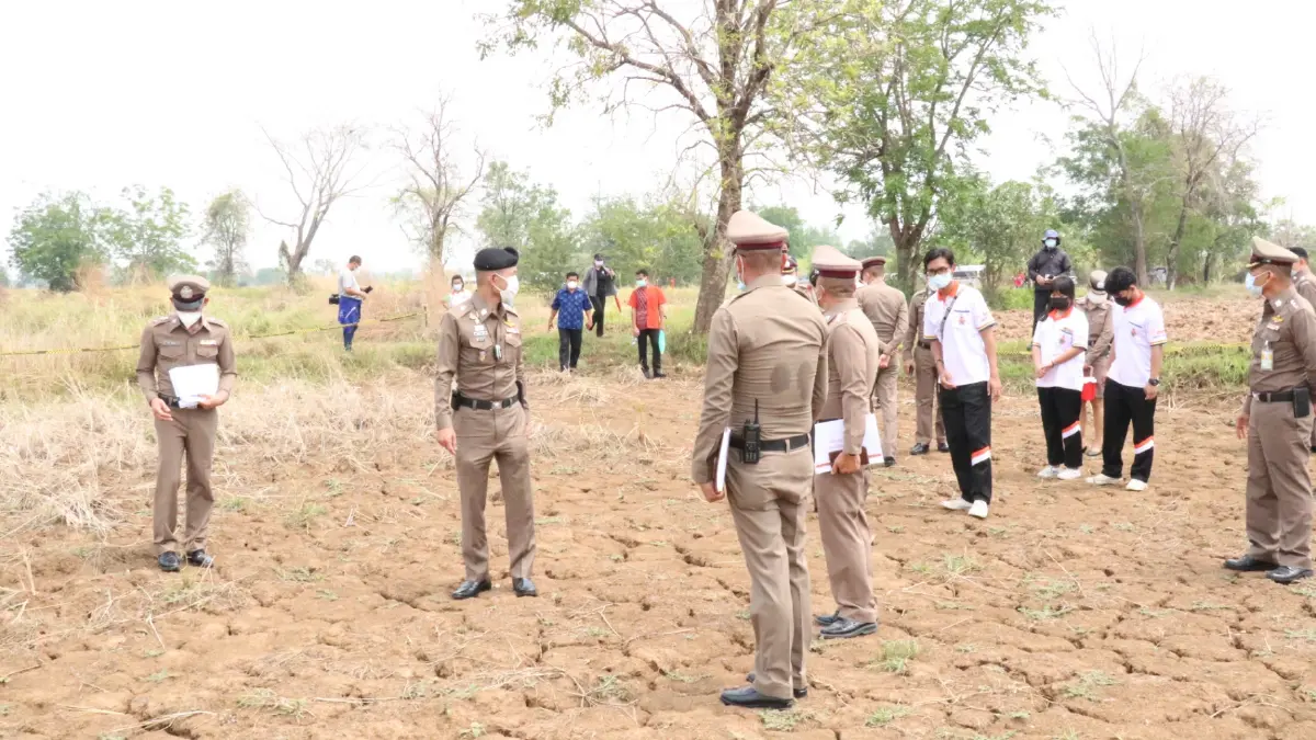 ผู้ช่วย ผบ.ตร.ลงพื้นที่ นำนักศึกษา 5 คน ชี้จุดเกิดเหตุ