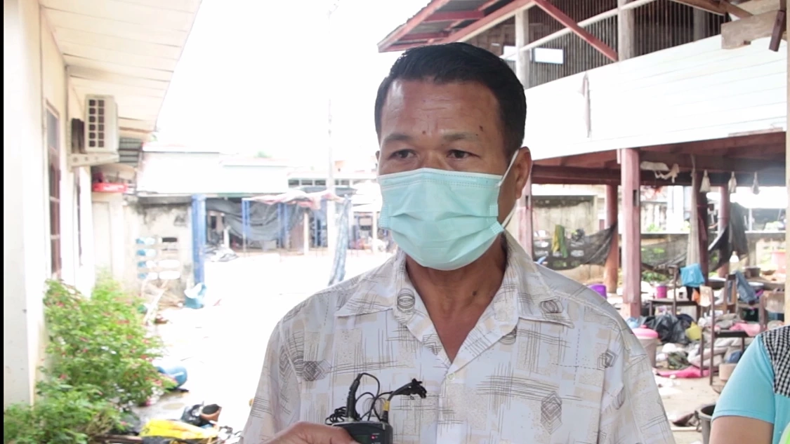 ชายคลั่ง! ยิงหนังสติ๊กใส่รถยนต์ พยายามใช้มีดต่อสู้ตำรวจ