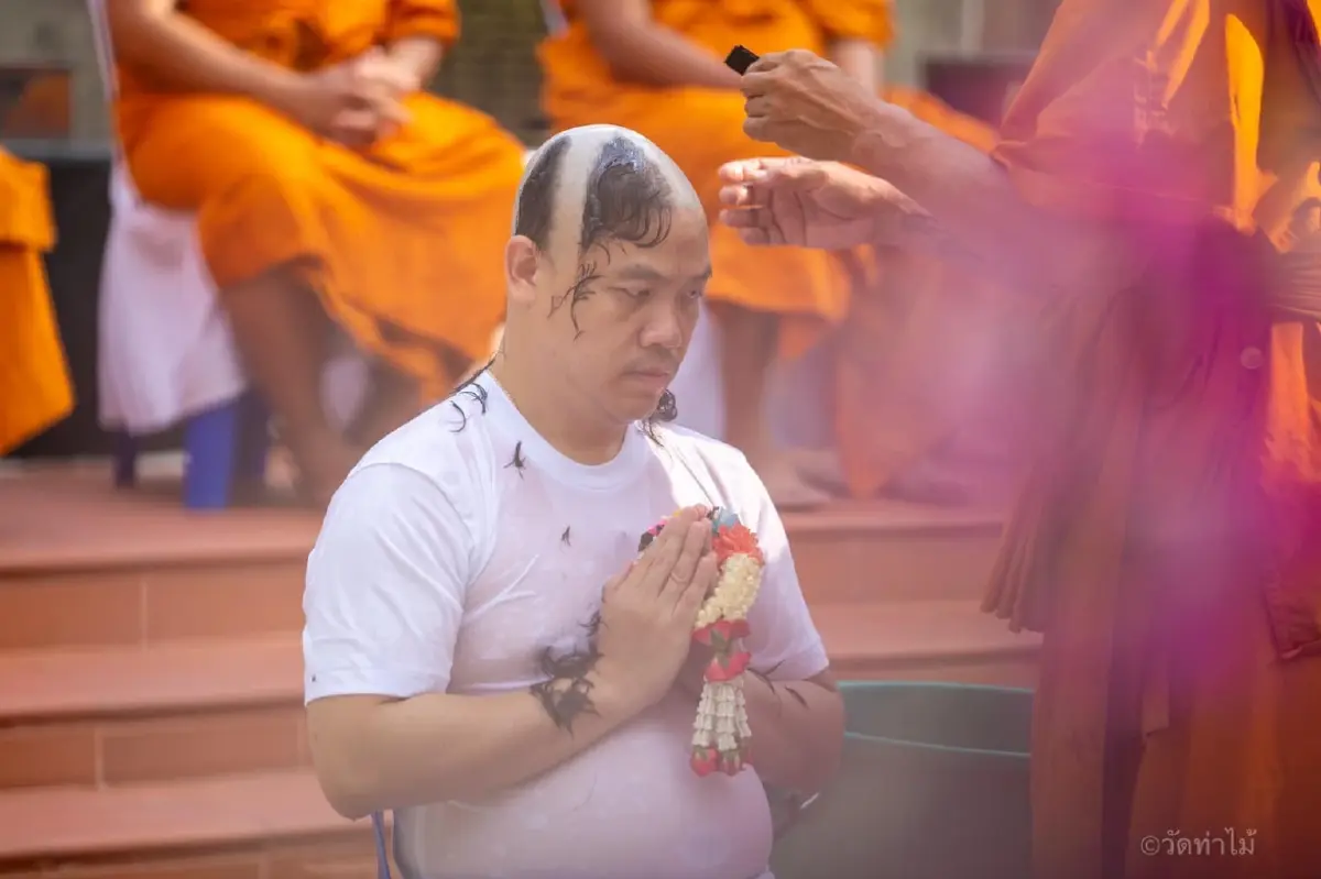 "หลวงพี่อุเทน" เผย "ปอ-โรเบิร์ต" รักษาศีล 8 ต้องนอนที่ป่าช้า