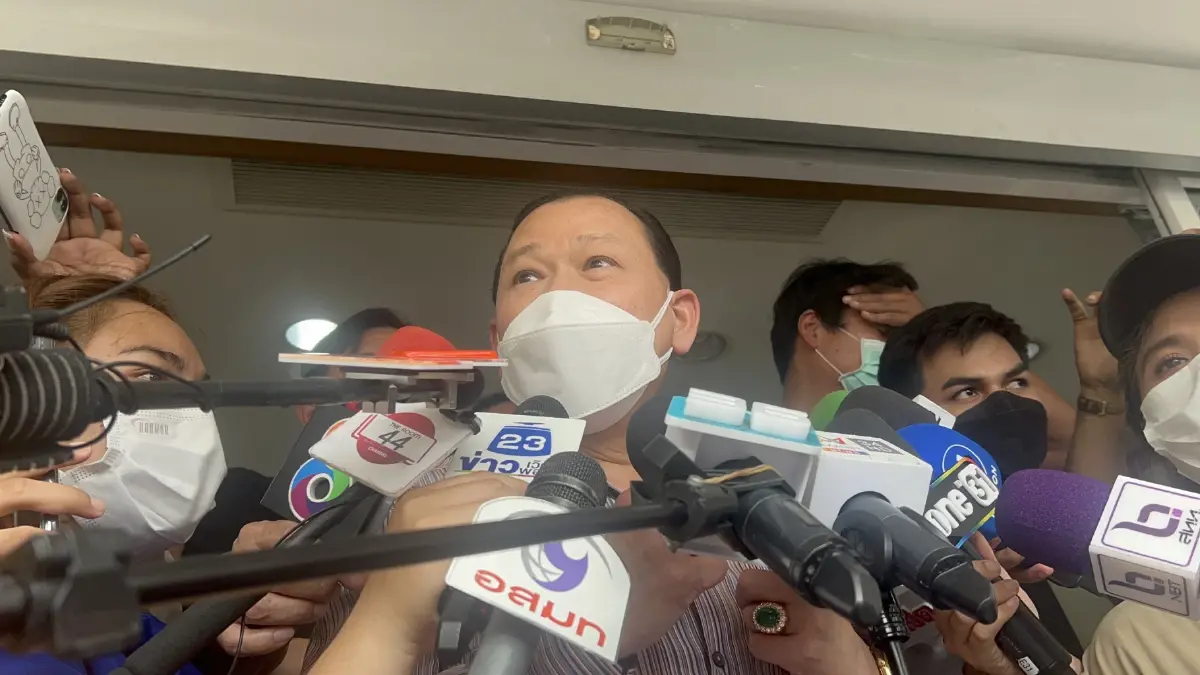 นายสันธนะ ประยูรรัตน์ อดีตตำรวจสันติบาล 