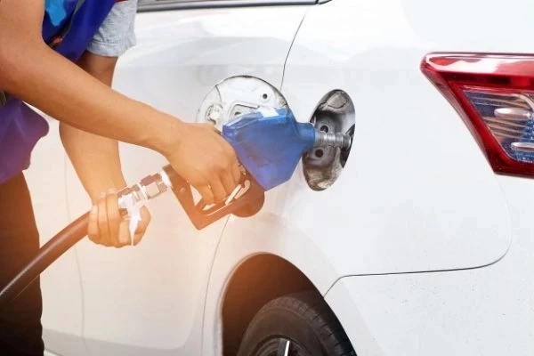 เลือกน้ำมันเชื้อเพลิงแบบไหน ให้เหมาะสมกับรถยนต์แสนรักมากที่สุด