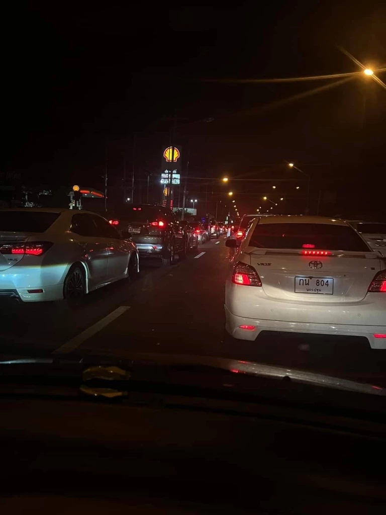 โควิดไม่สน ปชช. แห่ทะลักไหว้พระราหูวันย้ายราศี หวังพ้นเคราะห์ รวย เฮง ปัง