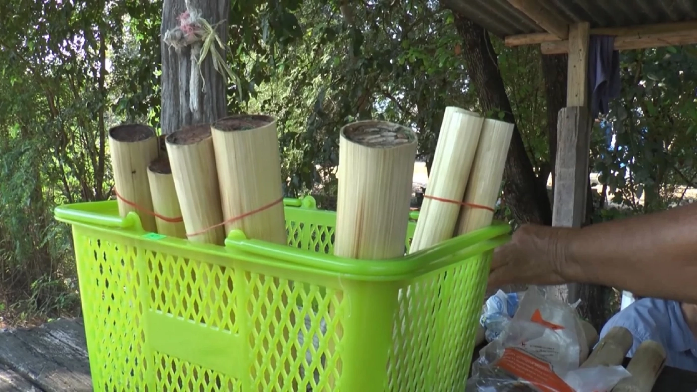 ข้าวหลามสูตรโบราณเผาด้วยเตาถ่าน ทำเงิน 1,000/วัน