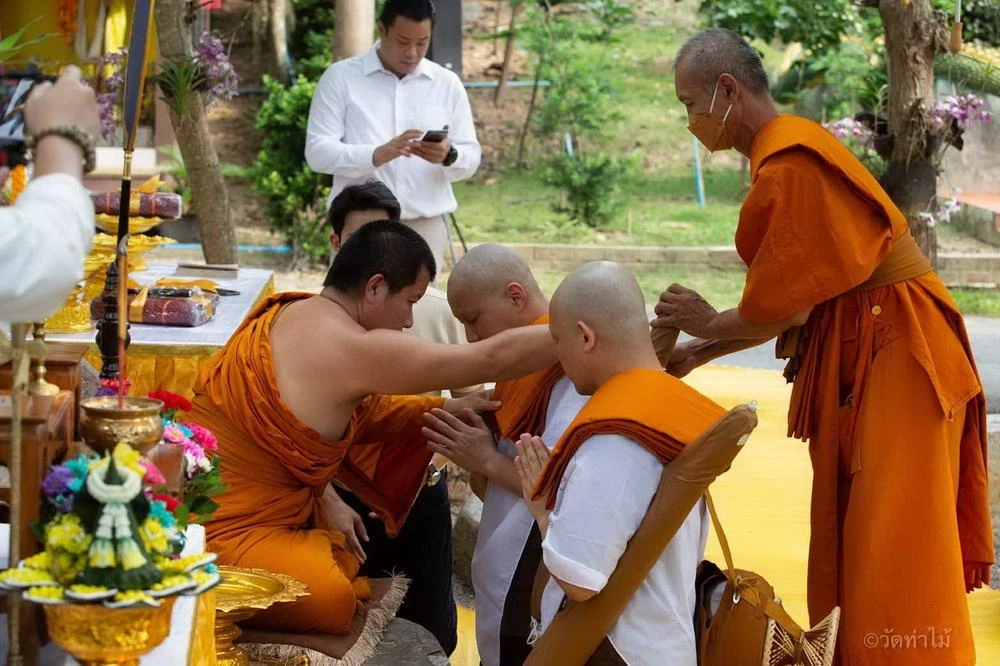 "ปอ-โรเบิร์ต" สึกจากพราหมณ์แล้ว จับตารายงานตัวตำรวจ 2 เม.ย.นี้