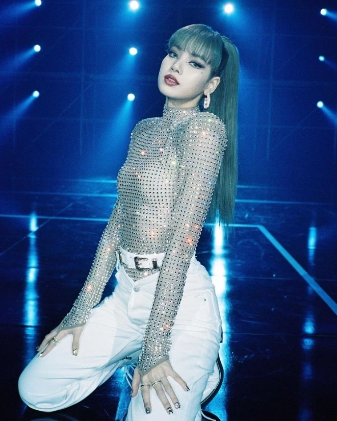 แฟนคลับลุ้น ! &quot;ลิซ่า BLACKPINK&quot; ถอยรถหรู 80 ล้านบาท มี 40 คันบนโลก