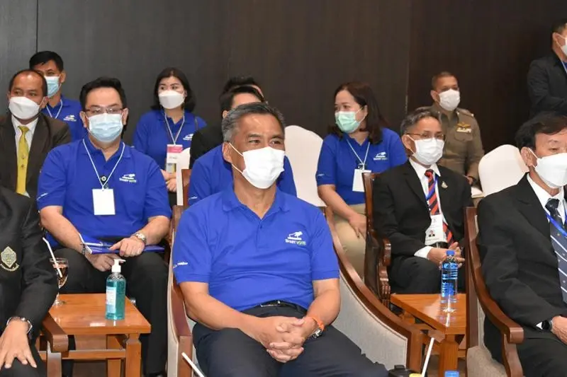 นายอิทธิพร บุญประคอง ประธานกกต.