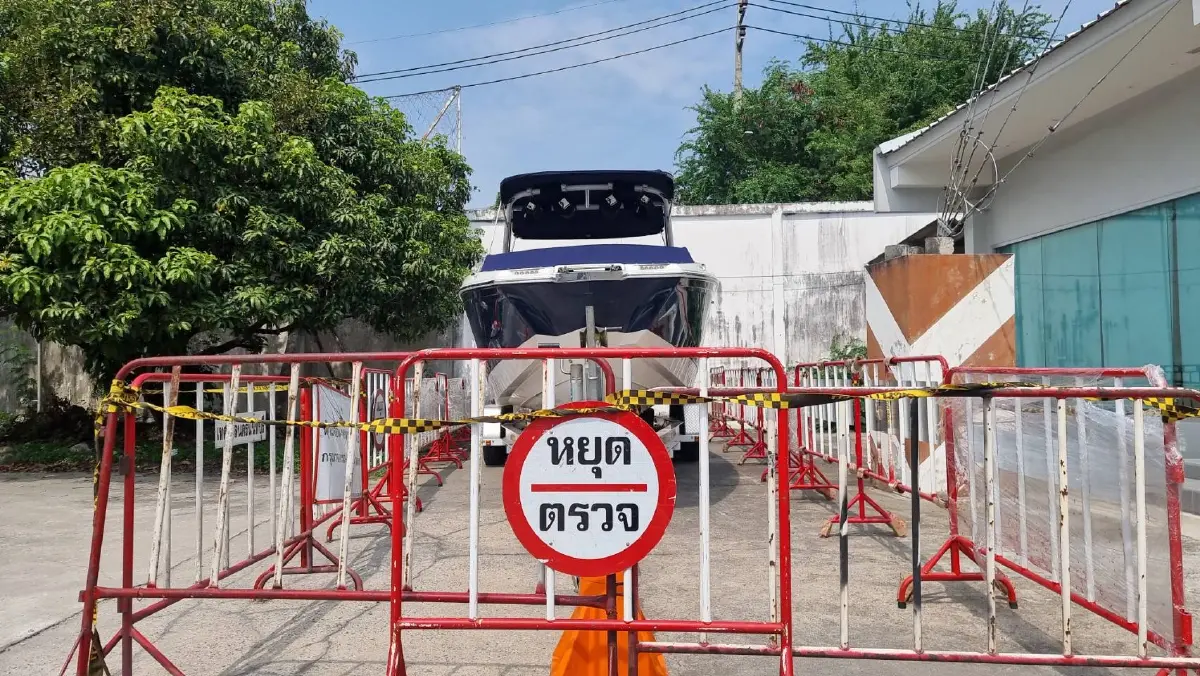 ตร.ย้ายเรือสปีดโบ๊ทลำดาราสาว "แตงโม นิดา" พลัดตกน้ำมาไว้ที่ ภ.จว.นนทบุรี