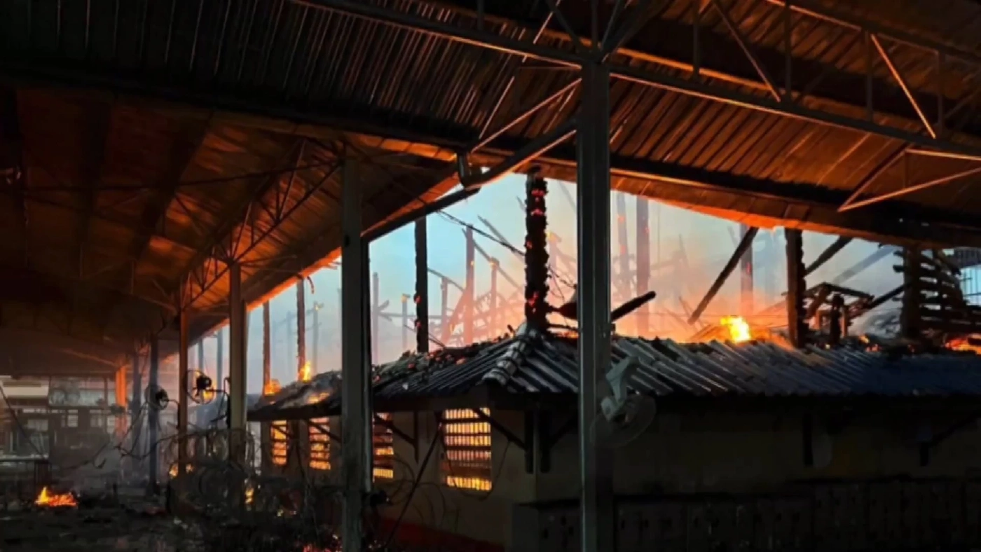 ศาลอนุมัติออกหมายจับ 34 นักโทษก่อเหตุจลาจล เผาเรือนจำกระบี่