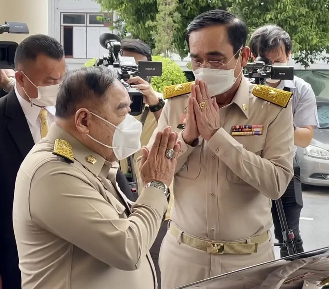 “บิ๊กป้อม” ลั่น นายกฯอยู่กับผมนี่แหล่ะ หลังมีประเด็นโยงรับตำแหน่งใหญ่
