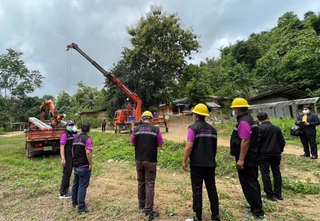 PEA ส่งมอบระบบไฟฟ้าให้กับราษฎรบ้านสุเม่น (ห้วยระแห้) อำเภอศรีสัชนาลัย จังหวัดสุโขทัย