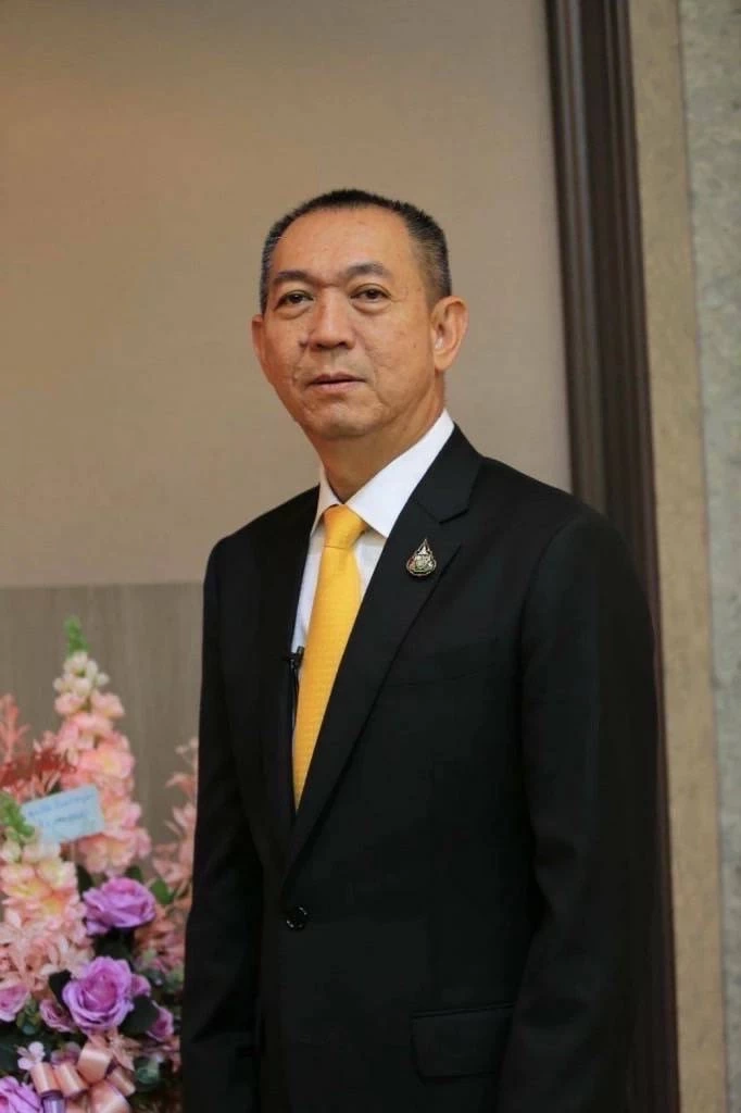 ดร.เฉลิมชัย ศรีอ่อน รัฐมนตรีว่าการกระทรวงเกษตรและสหกรณ์