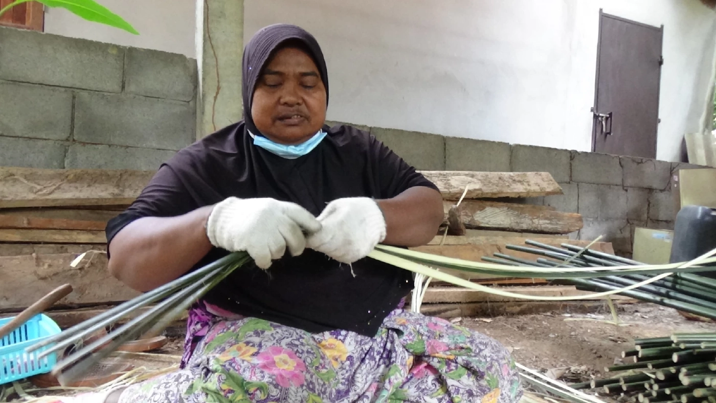 สาน"เสื่อคล้า"อาชีพเสริมช่วงหน้าแล้งสินค้าขายดีชาวบ้านดาหลำจ.สตูล
