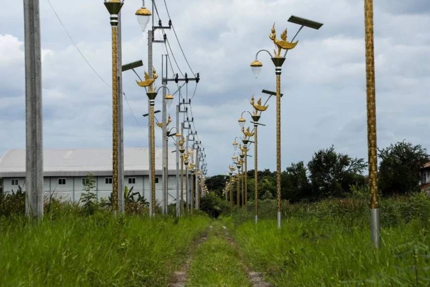 โครงการก่อสร้างเสาไฟกินรี อบต.ราชาเทวะ