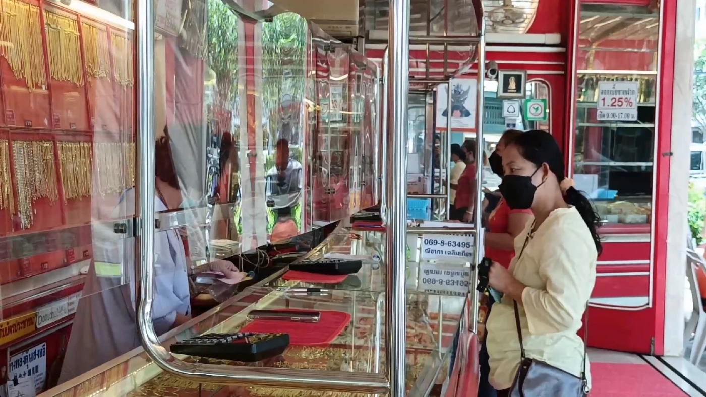 ชาวตรังแห่ขายทองเก็งกำไร