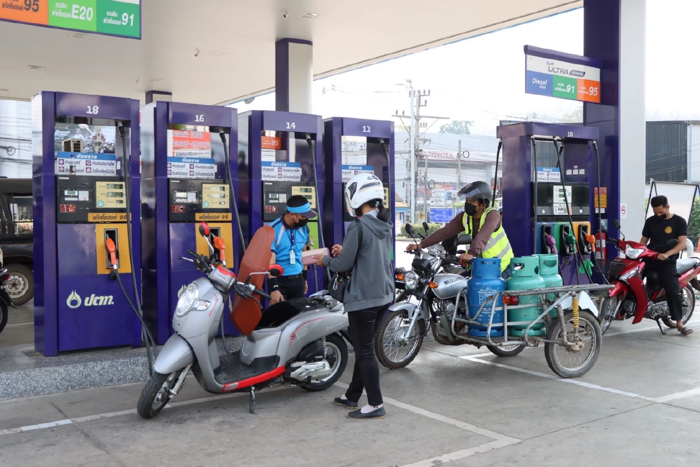 กรุงเทพโพลล์ เผยน้ำมันแพงกระทบประชาชน 84.1% ห่วงสินค้าราคาเพิ่มขึ้นอีก