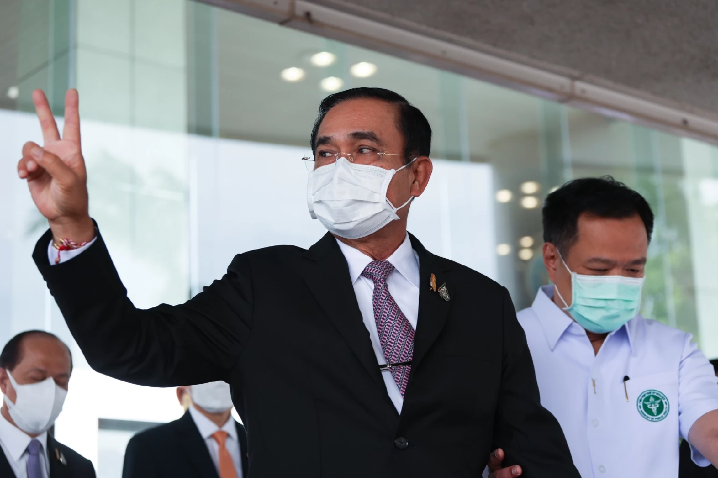 นายกฯ สั่งเข้มมาตรการ "VUCA" เชื่อมั่นจะคุมโควิด-19 ระบาด หลังสงกรานต์ได้