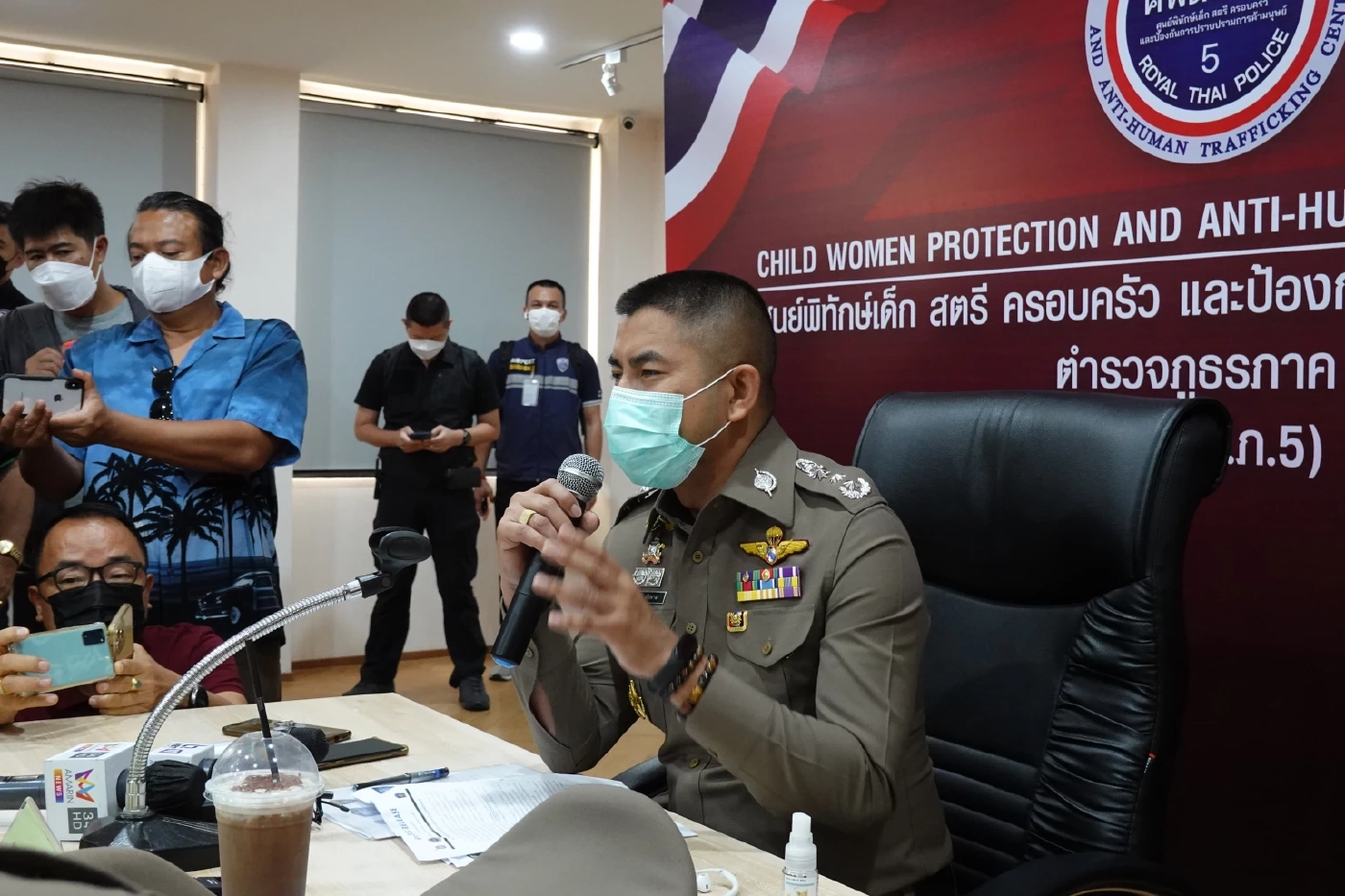 พล.ต.ท.สุรเชษฐ์ หักพาล ผู้ช่วย ผบ.ตร.สั่งดำเนินคดีเด็ดขาด กับผู้ต้องหาแบล็กเมล์เด็ก 