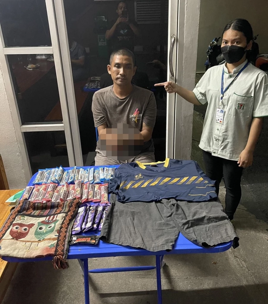 คนร้ายฉวยโอกาสหยิบช็อคโกแลต 14 ชิ้น ใส่ย่ามหลบหนี