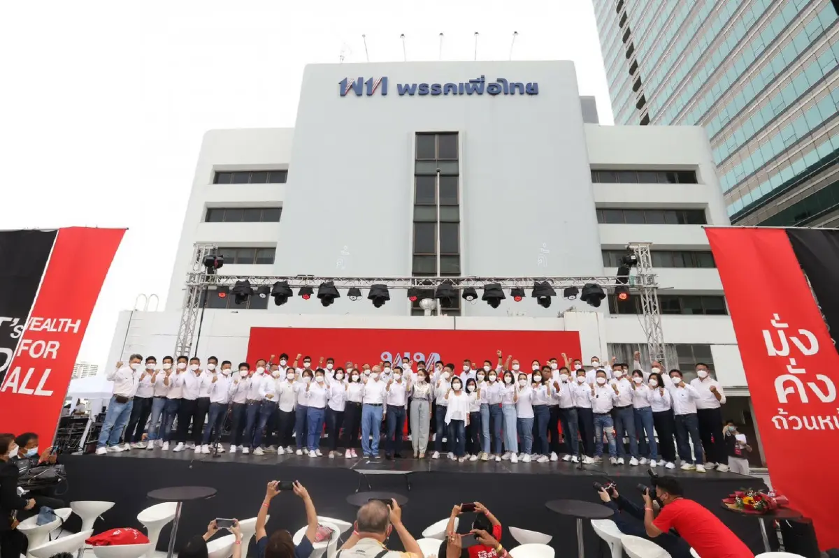 "เพื่อไทย"เปิดตัวคนชิงส.ก. 50 เขตชู 5 นโยบายมัดใจคนกรุง