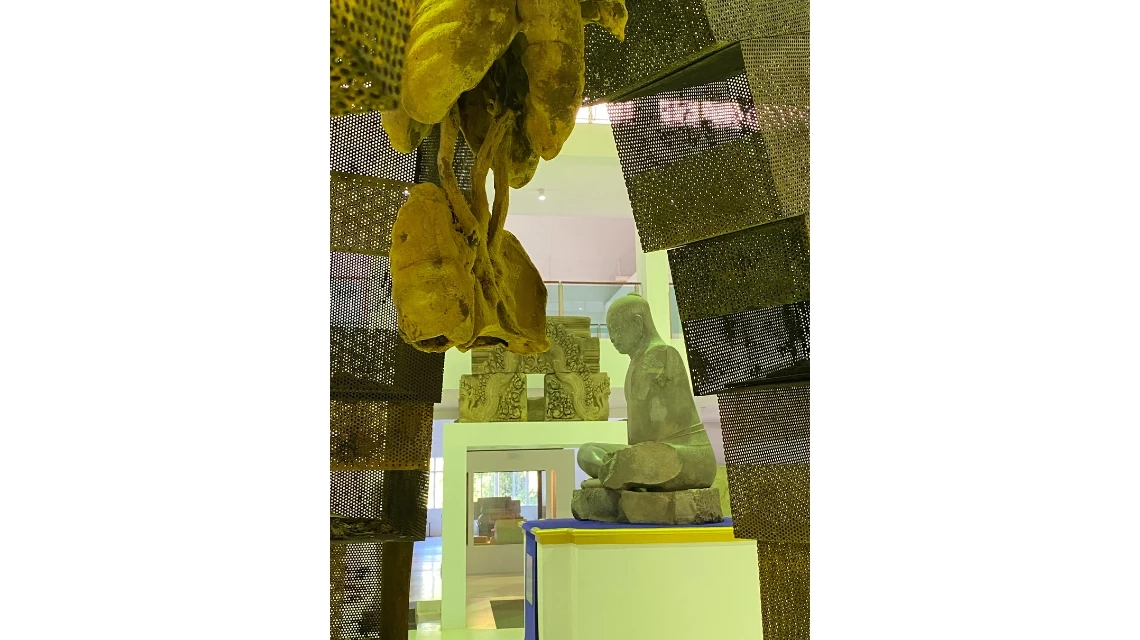 Montien Boonma Nature’s Breath- Arokayasala_1995_and Portrait of Jayavarman_Banyon style-13th century AD_ Pimai National Museum_Pimai