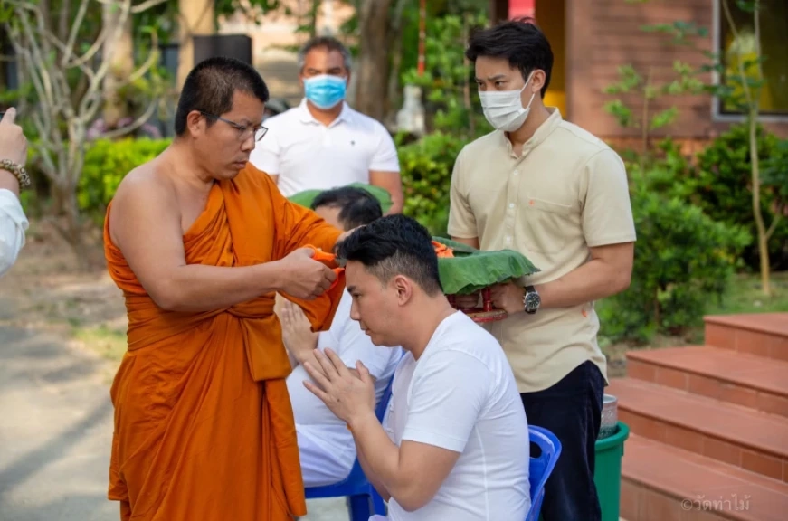 หลวงพี่อุเทนบวชให้ ปอ - โรเบิร์ต
