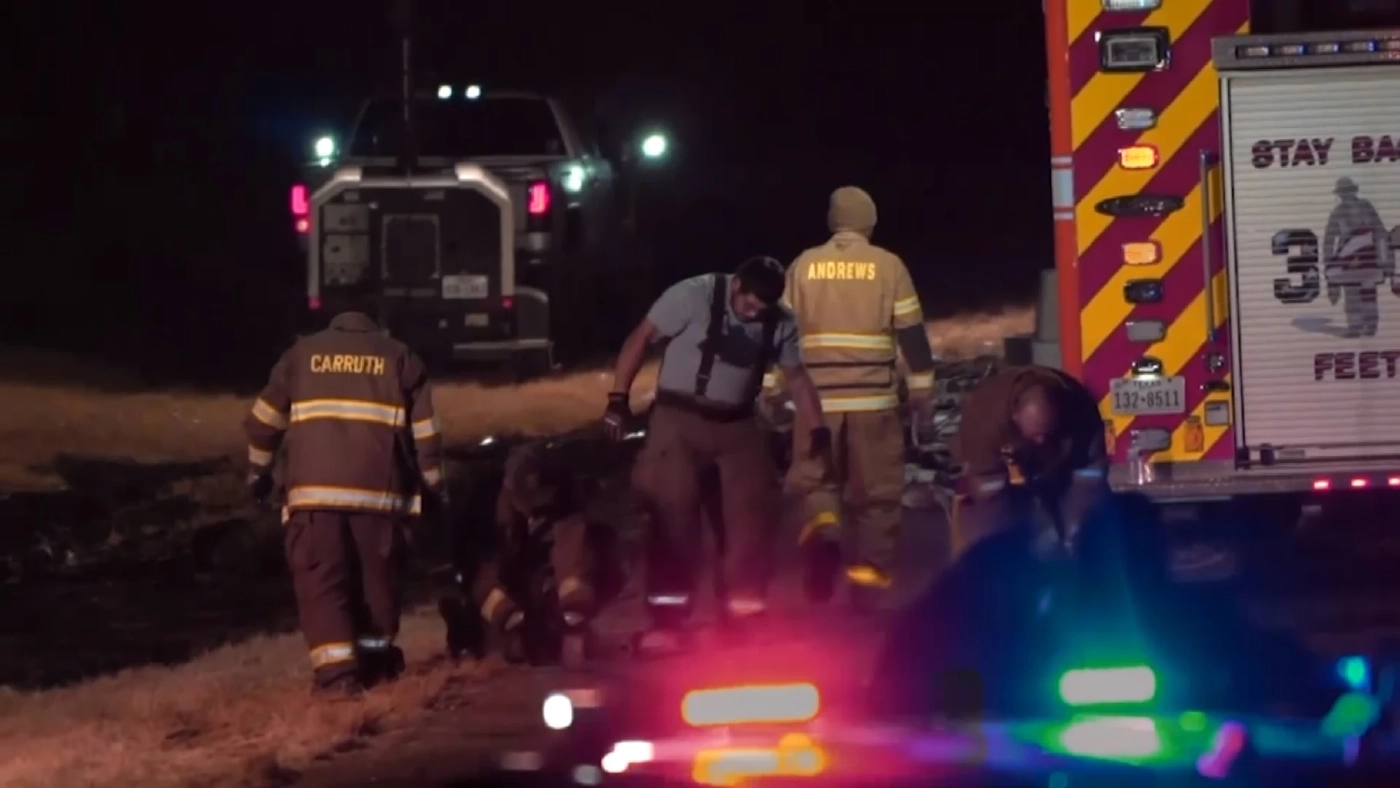 อุบัติเหตุในเท็กซัส  เด็กวัย 13 ขับปิกอัพชนรถตู้ ตาย 9