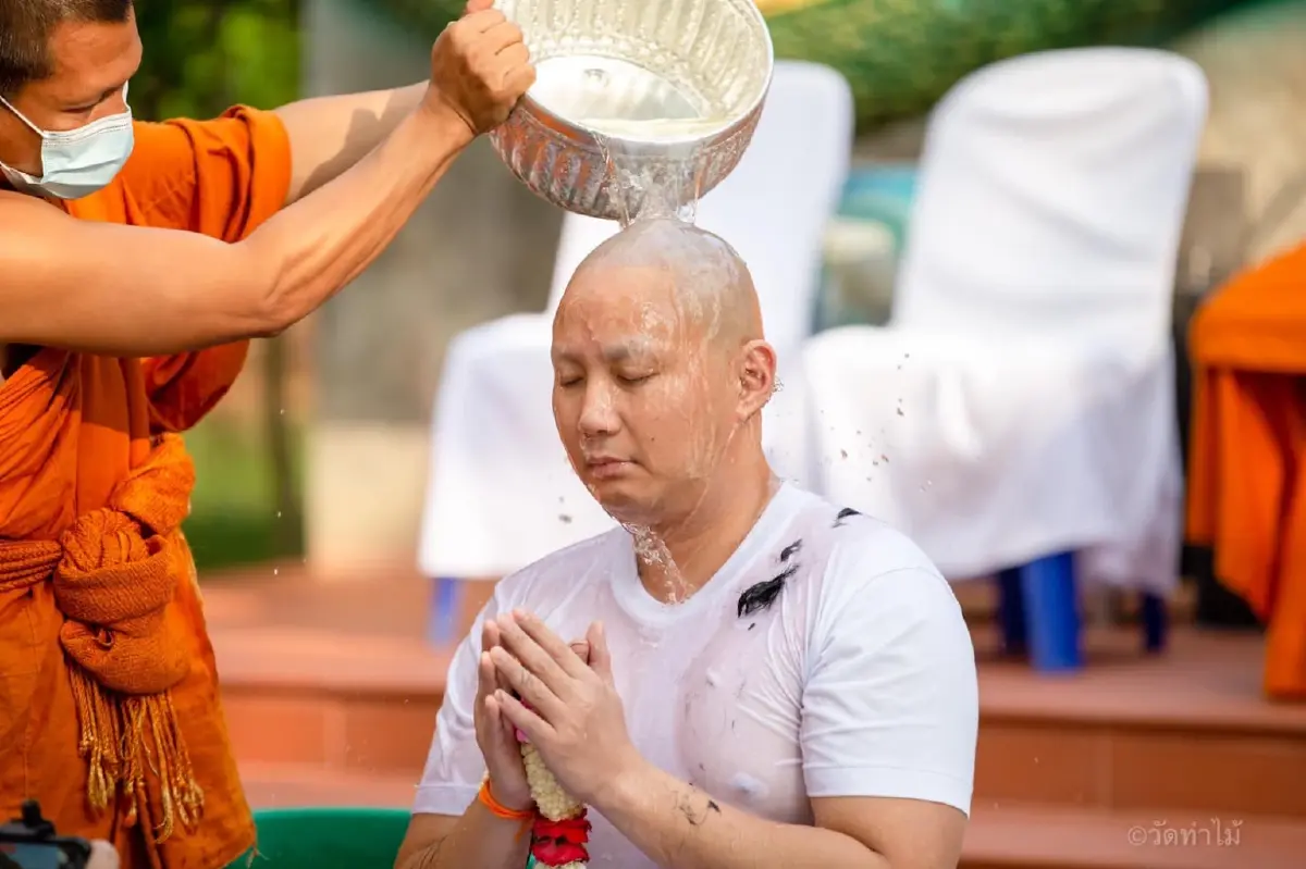 "หลวงพี่อุเทน" เผย "ปอ-โรเบิร์ต" รักษาศีล 8 ต้องนอนที่ป่าช้า