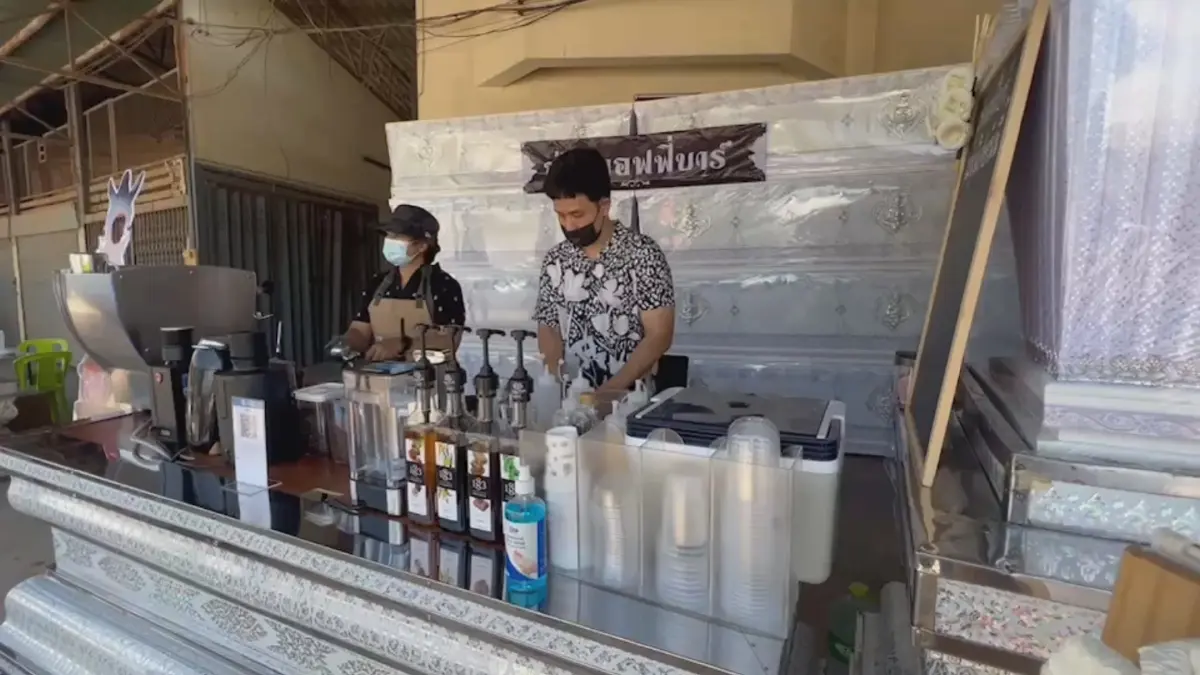 ฮือฮาหนุ่มไอเดียเจ๋ง เนรมิตกิจการโลงศพเป็นร้านกาแฟ "สู่ขิตคอฟฟี่บาร์"