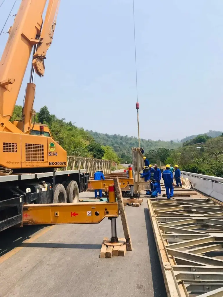 ขนส่งสินค้าชายแดนไทย-เมียนมาชะงักหลังสะพานเส้นทางหลักถูกวางระเบิด