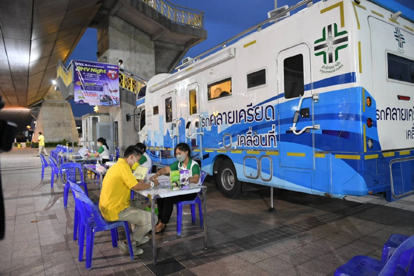 กทม. เปิดรถฉีดวัคซีน BMV Night ให้บริการ 21-23 มี.ค.ใต้สะพานพระราม 8 ฝั่งธนฯ