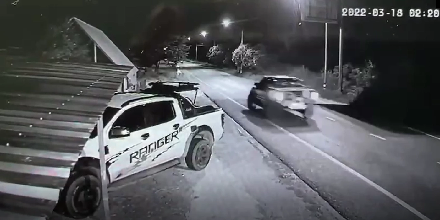 เปิดคลิปนาที "ตชด." ไล่ปิดล้อมรถ "ปอ-โรเบิร์ต" เตรียมธุดงค์บนเขา