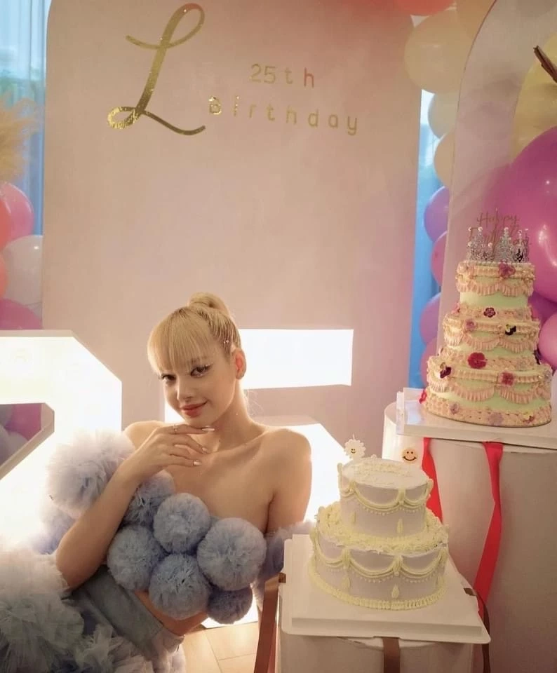 ชาวบลิ๊งค์หัวใจฟู "ลิซ่า ลลิษา" โพสต์รูปชุดฟรุ้งฟริ้ง ฉลองวันเกิดครบ 25 ปี