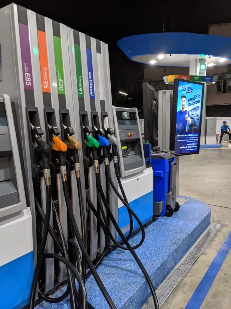 พรุ่งนี้เบนซินและแก๊สโซฮอล์ลดอีกลิตรละ 1 บาท 