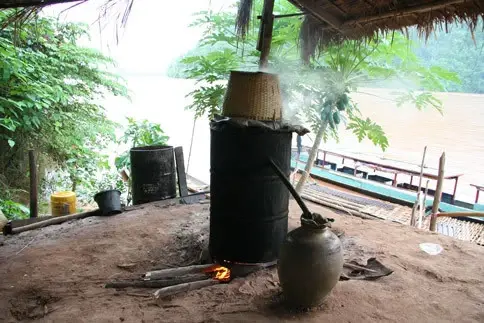 การผลิตสุราพื้นบ้านเพื่อบริโภค